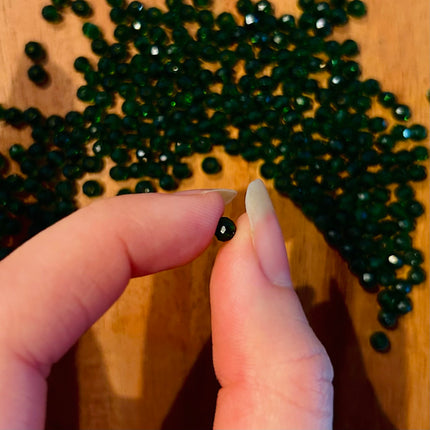 10 x Facettierte Glasperlen | in Dunkelgrün | 4 mm | Für Mikromakramee, Schmuck & DIY‘s