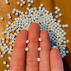 10 x Facettierte Glasperlen | in Weiß | 4 mm | Für Mikromakramee, Schmuck & DIY‘s