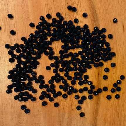 10 x Facettierte Glasperlen | in Schwarz | 4 mm | Für Mikromakramee, Schmuck & DIY‘s