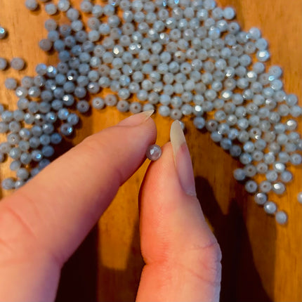 10 x Facettierte Glasperlen | in Hellem Graublau | 4 mm | Für Mikromakramee, Schmuck & DIY‘s (Kopie)