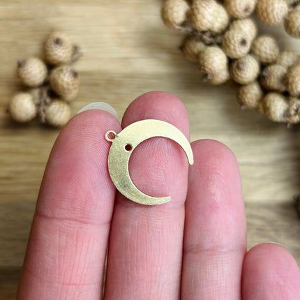 1 x Halbmond-Anhänger aus | in Gold | Für Mikromakramee, Schmuck & DIY‘s