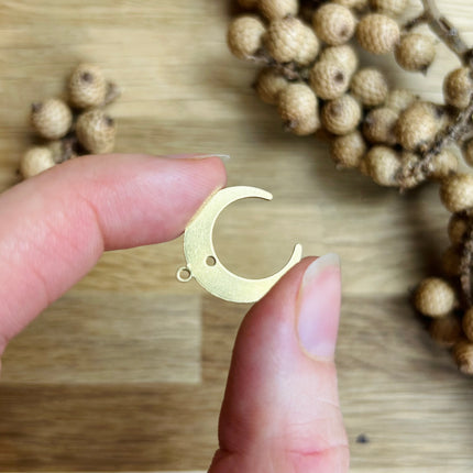 1 x Halbmond-Anhänger aus | in Gold | Für Mikromakramee, Schmuck & DIY‘s