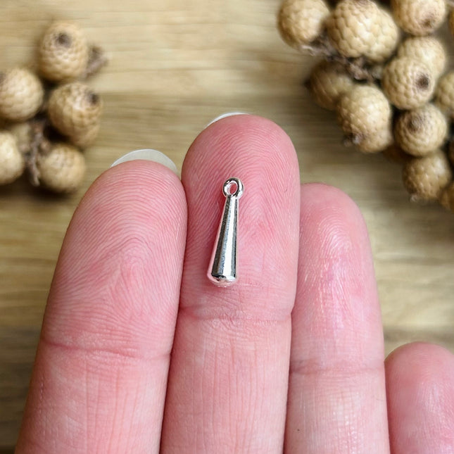 1 x Tropfen-Anhänger | in Silber | Für Mikromakramee, Schmuck & DIY‘s