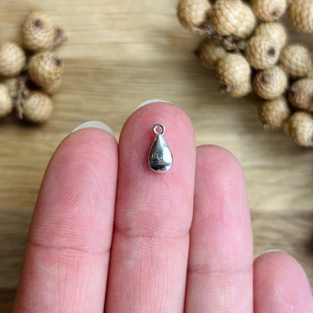 1 x Tropfen-Anhänger aus Legierung| in Silber | Für Mikromakramee, Schmuck & DIY‘s