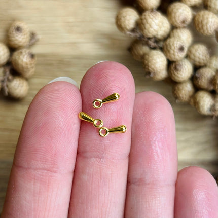 10 x Tropfen-Anhänger | in Gold | Für Mikromakramee, Schmuck & DIY‘s