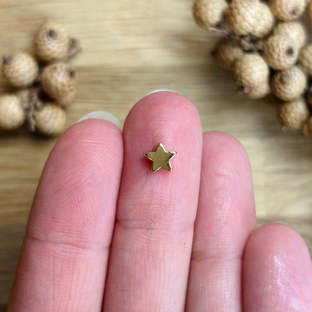 1 x Stern-Perle aus 18 Karat vergoldetem Messing | in Gold | 6 x 6 x 2,5 mm | Für Mikromakramee, Schmuck & DIY‘s