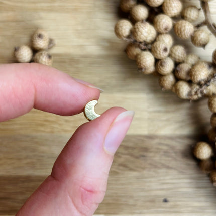 1 x Moon Bead Made of 18 Karat Gold-Plated Brass | in Gold | 5.4 x 6.9 x 3 mm | For Micro Macrame, Jewelry & DIYs