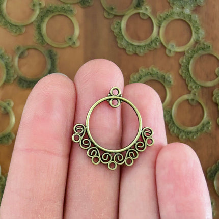 1 x Filigraner Boho-Anhänger | in Bronze | 23 x 24 mm | Für Mikromakramee, Schmuck & DIY‘s