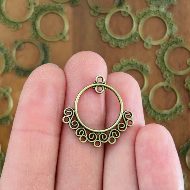 1 x Filigraner Boho-Anhänger | in Bronze | 23 x 24 mm | Für Mikromakramee, Schmuck & DIY‘s