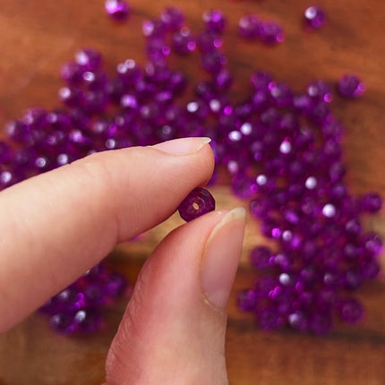 5 x Glänzende facettierte Perlen | in Lila | 6 x 4 mm | Für Mikromakramee, Schmuck & DIY‘s