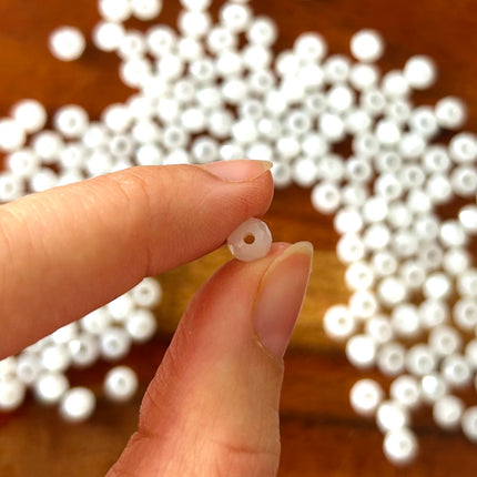 5 x Glänzende facettierte Perlen | in Weiß | 6 x 4 mm | Für Mikromakramee, Schmuck & DIY‘s