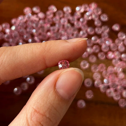 5 x Glänzende facettierte Perlen | in Rosa | 6 x 4 mm | Für Mikromakramee, Schmuck & DIY‘s