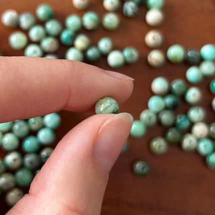 10 x Perlen aus Angelit | in Grün | 6 mm | Für Mikromakramee, Schmuck & DIY‘s