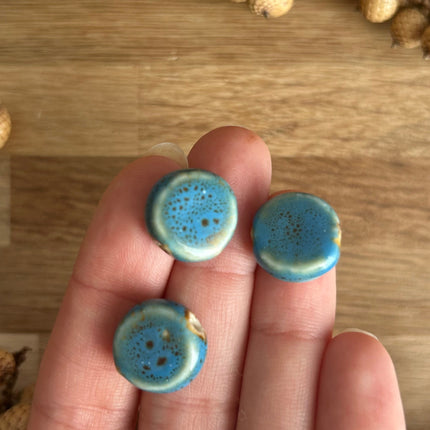 3 x flache, runde Perlen aus Keramik | in Türkis-Blau| Für Mikro-Makramee, Schmuck & DIY‘s