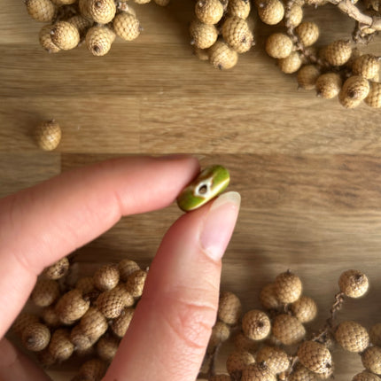 3 x flache, runde Perlen aus Keramik | in Grün | Für Mikro-Makramee, Schmuck & DIY‘s