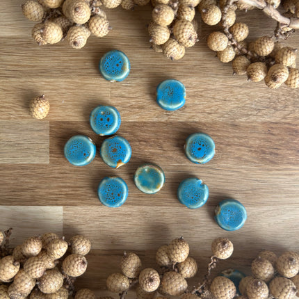 3 x flache, runde Perlen aus Keramik | in Türkis-Blau| Für Mikro-Makramee, Schmuck & DIY‘s