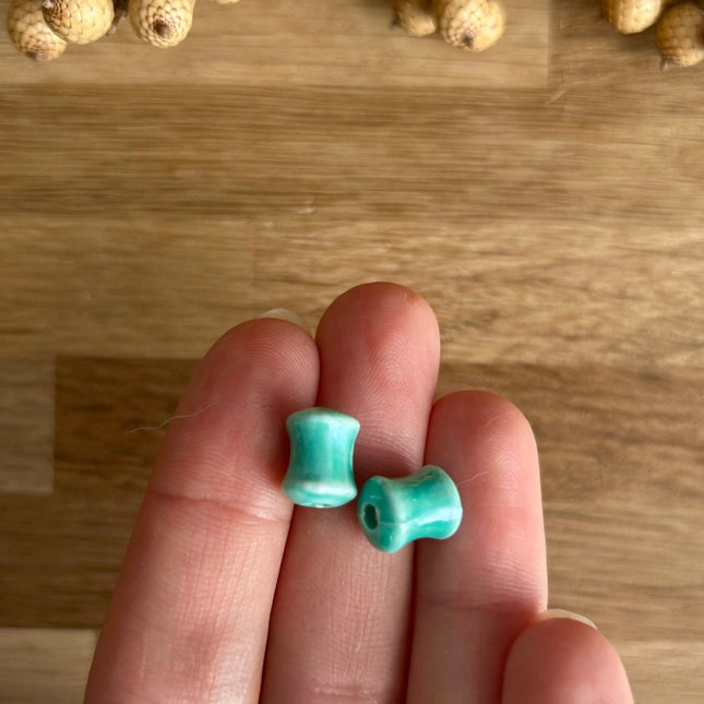 2 x  Rohrperlen aus Keramik | in Türkis | Für Mikromakramee, Schmuck & DIY‘s