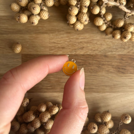 1 x SMILEY Anhänger aus Metall | in Gelb-Orange | Für Mikro-Makramee, Schmuck & DIY‘s
