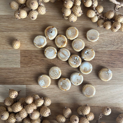 3 x flache, runde Perlen aus Keramik | in Hellbraun | Für Mikro-Makramee, Schmuck & DIY‘s