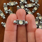 1 x Antikes Zwischenstück | in Silber & Elfenbeinweiß | 21 x 7 mm | Für Mikromakramee, Schmuck & DIY‘s