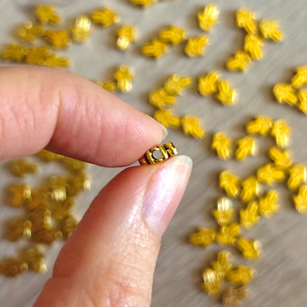 1 x Fatimahand-Perle | Zinklegierung | in Gold | 9 x 7 mm | Für Mikromakramee, Schmuck & DIY‘s