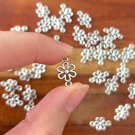 5 x Blumen-Verbinder | in Silber | 15 x 9 mm | Für Mikromakramee, Schmuck & DIY‘s