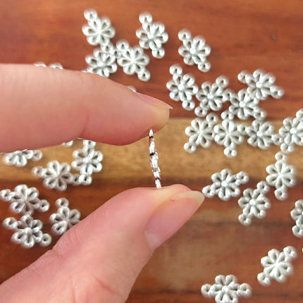5 x Blumen-Verbinder | in Silber | 15 x 9 mm | Für Mikromakramee, Schmuck & DIY‘s