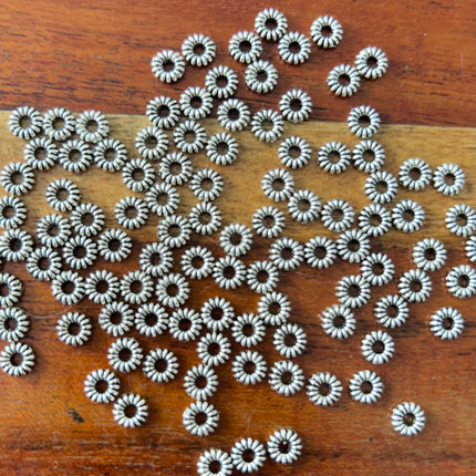 5 x Runde Perle | aus Zink | in Silber | 5 x 5 mm | Für Mikromakramee, Schmuck & DIY‘s
