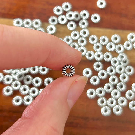5 x Runde Perle | aus Zink | in Silber | 5 x 5 mm | Für Mikromakramee, Schmuck & DIY‘s