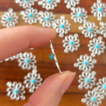 1 x Blumen-Verbinder | aus Zink |  in Silber | 26 x 18 mm | Für Mikromakramee, Schmuck & DIY‘s