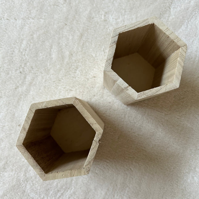 1 x sechseckige Holzvasen | 10,5 x 8,7 cm | Fundgrube