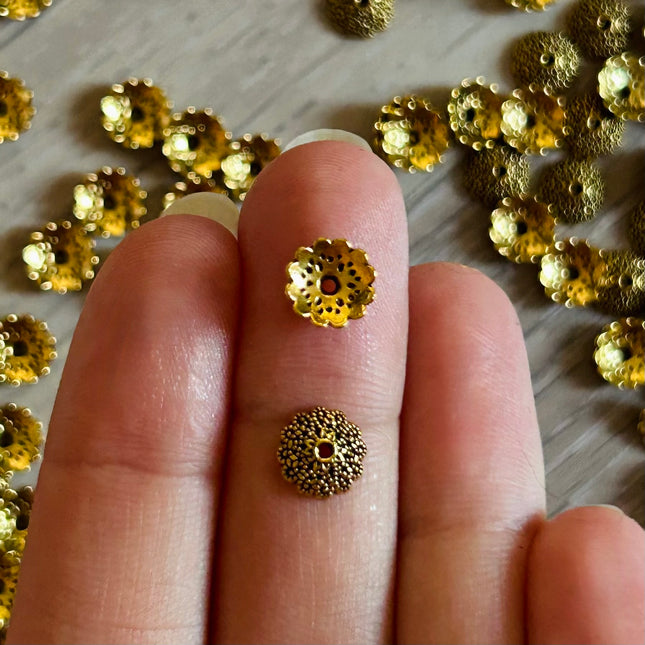 2 x Perlenkappe | in Gold | 8 x 8 mm | Für Mikromakramee, Schmuck & DIY‘s