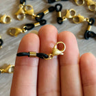 2 x Brillenband-Endstück mit Karabiner | in Gold & Schwarz | 3,6 cm | Für Mikromakramee, Schmuck & DIY‘s