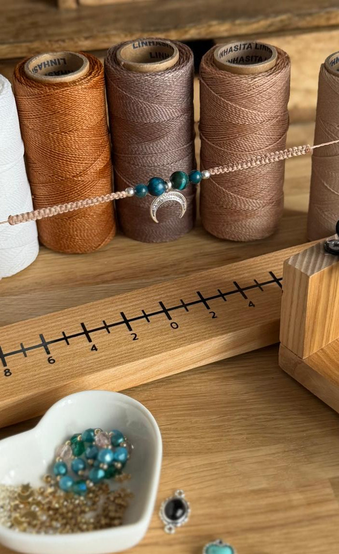 <h1><strong>DIY Micro Macrame Starter Set - your perfect introduction to knotting</strong></h1>