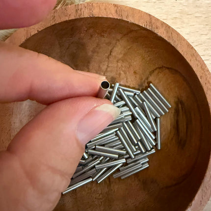 2 x Edelstahlröhrchen Silber 2,5 x 15 mm (Loch 2 mm) - Röhrenperle für Mikro Makramee Schmuck DIY