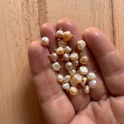 1 x Natural Freshwater Pearl with Eyelet | White/Cream/Rose | 10 mm | For Micromacrame, Jewelry &amp; DIYs