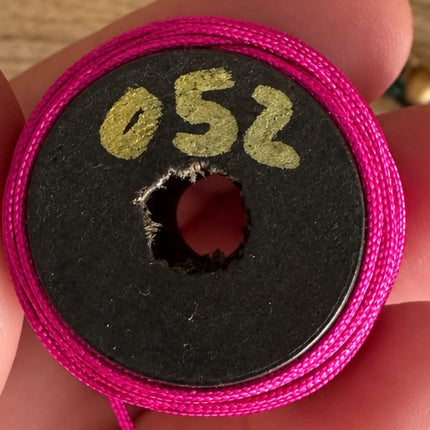 1 x 10 m Fuchsia (052) | Ungewachstes Polyestergarn 1 mm für Mikro Makramee | Schmuckherstellung DIY