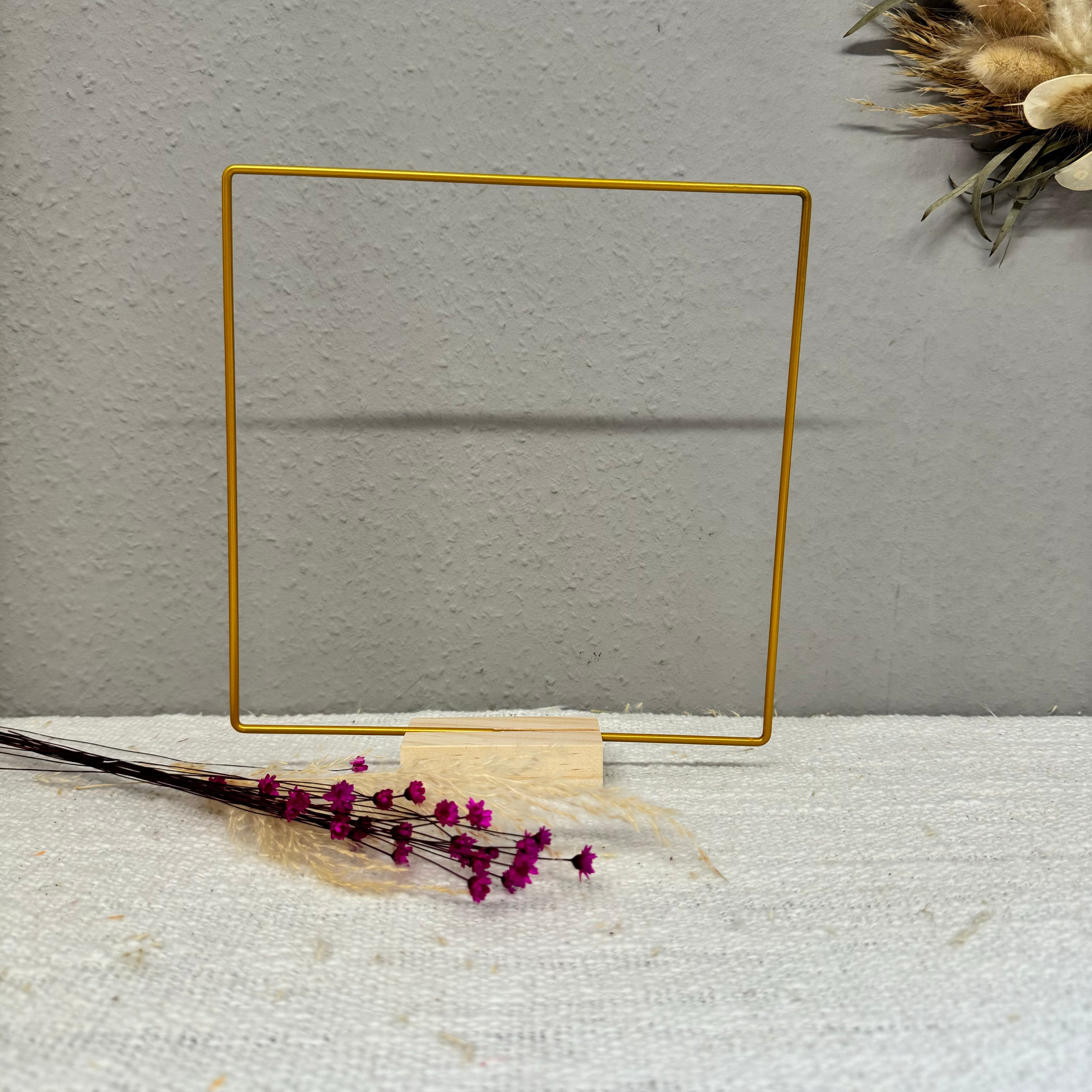 brightstars Quadratischer Metall-Aufsteller für Makramee und Trockenblumen in gold 20 cm Seitenlänge