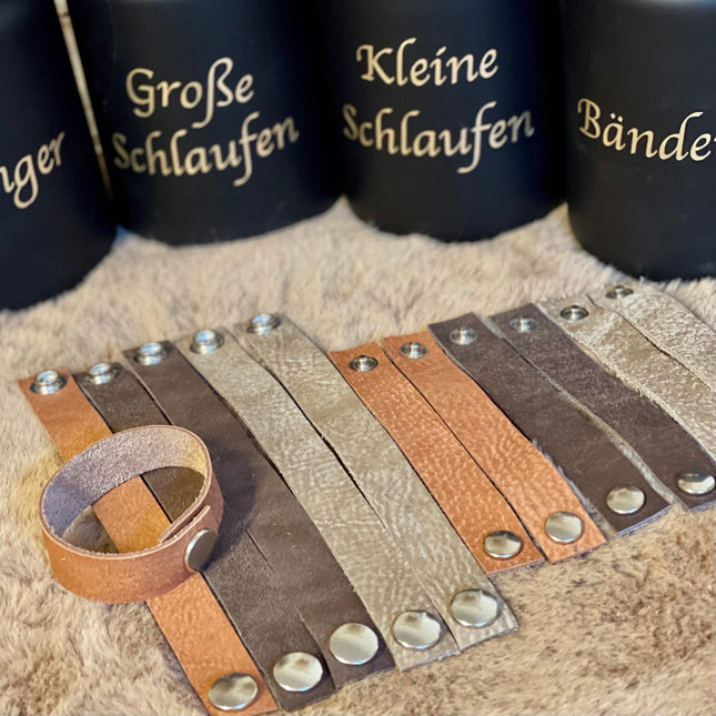 brightstars Klein (geschlossen 7 cm) / Cognac/Camel Hochwertige Lederlederschlaufen für Knüpfständer im 2er Set